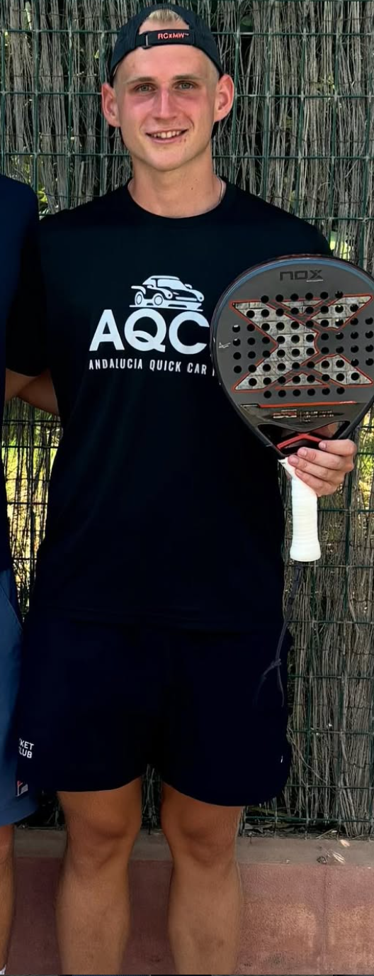 Padelspiller med ketcher